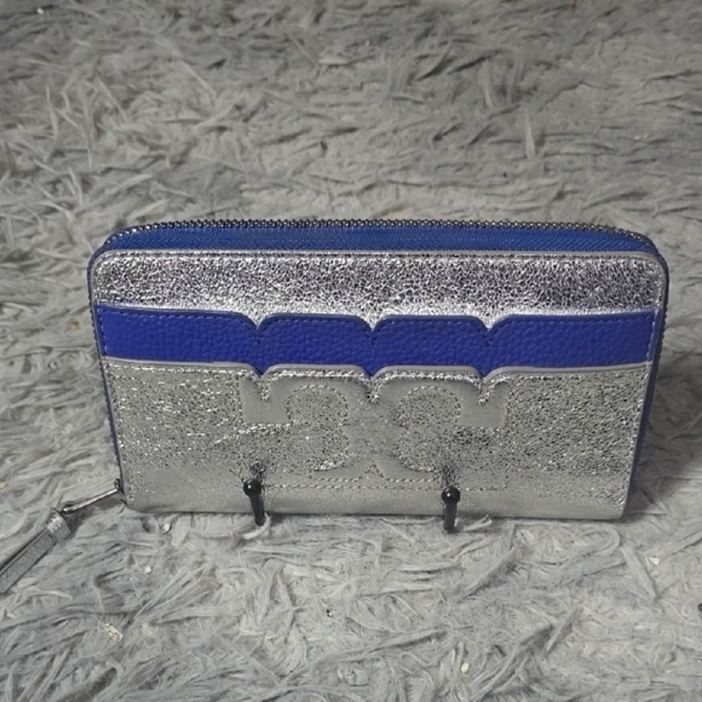 Tory Burch Silver and Blue Continental Long Zip Around Wallet Rare Piece NWOT